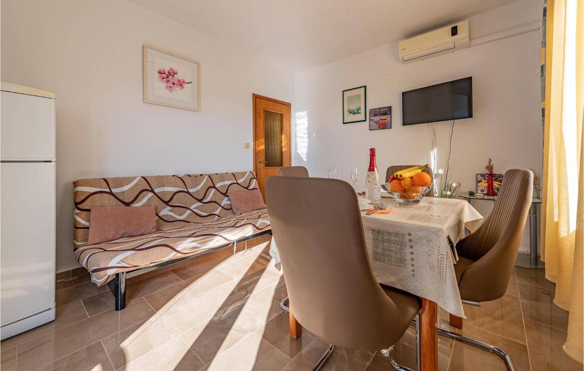 Amazing Apartment In Pakoštane Dış mekan fotoğraf